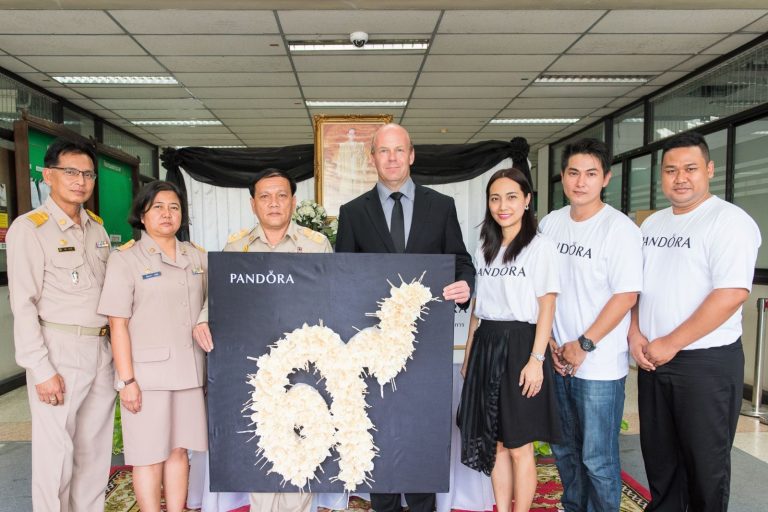 World-class jewellery craftspeople of PANDORA makes 12,999 flowers for the royal cremation of King Rama IX.